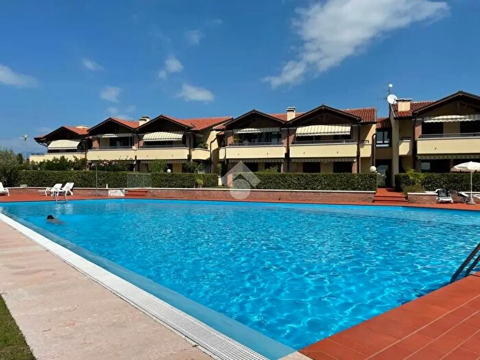 Appartamento trilocale in vendita in Via Mascagni, Lazise