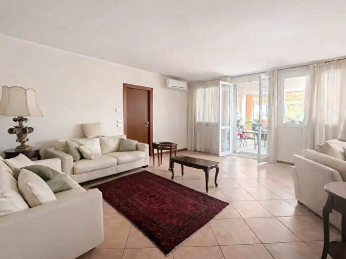 Appartamento con 5 locali in vendita in Via Ca di Cozzi, Verona