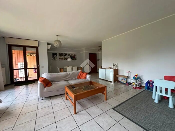 Appartamento quadrilocale in vendita in Via Giovanni Pascoli, Pessano Con Bornago