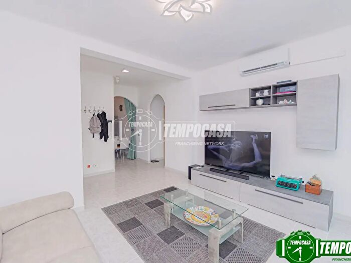 Appartamento trilocale in vendita in Via Dante Alighieri, Lungavilla