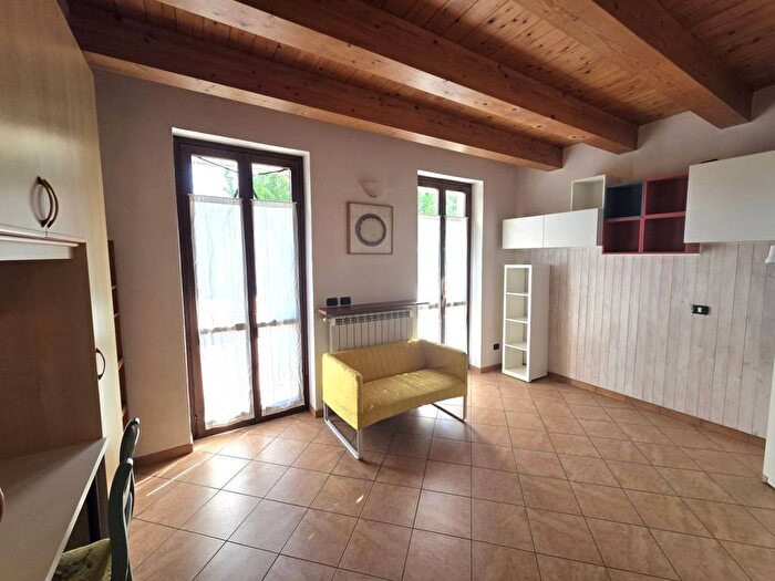 Appartamento monolocale in affitto in Via V Mandelli, Ronco Briantino