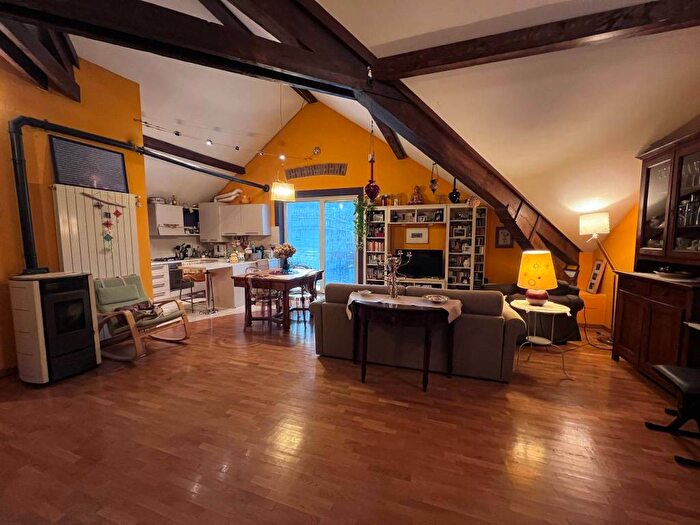 Casa trilocale in affitto in Via Giuseppe Mazzini, Centro, Omegna