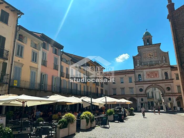 Appartamento bilocale in vendita in Piazza Duomo, Crema