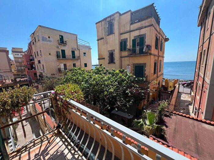 Appartamento bilocale in affitto in Via di Pozzuoli, Bagnoli, Napoli