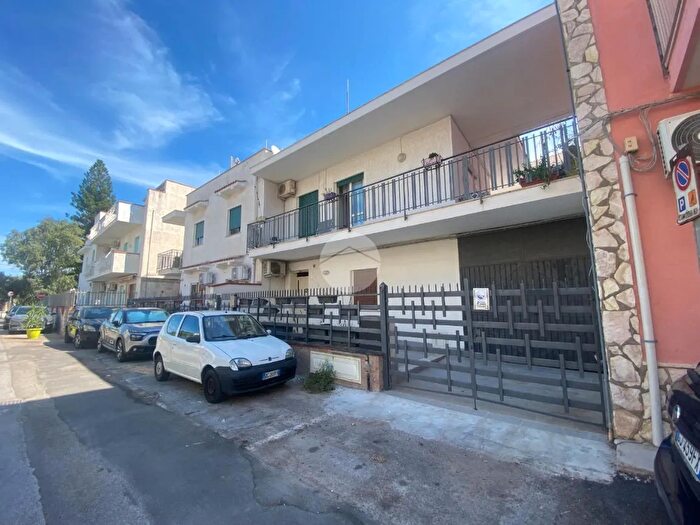 Appartamento trilocale in vendita in Via dei Pini, Isola Delle Femmine