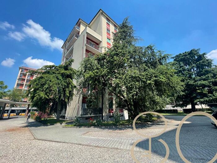 Appartamento trilocale in affitto in Via Medeghino, Chiesa Rossa, Milano