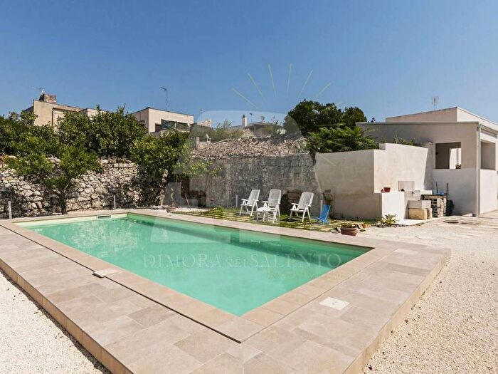 Casa con 6 locali in vendita in Via San Vincenzo, Giurdignano