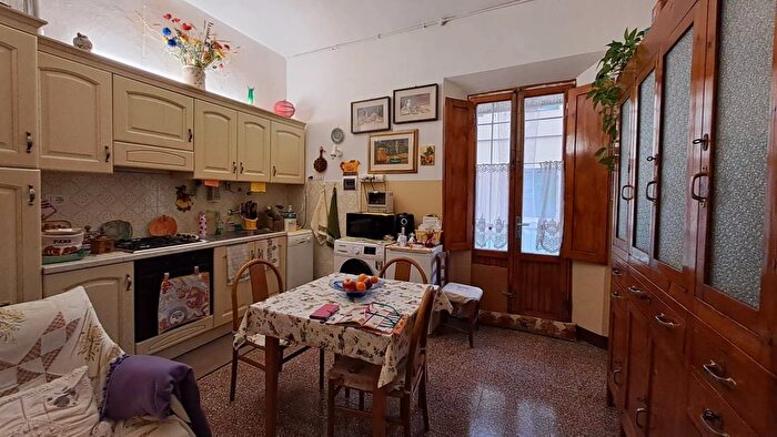 Appartamento quadrilocale in vendita in Via Rinaldesca, Prato