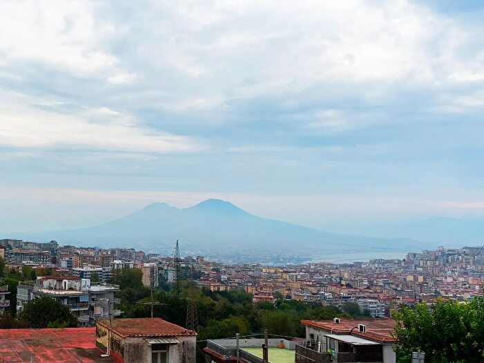 Appartamento quadrilocale in vendita in Via Camaldolilli, Napoli