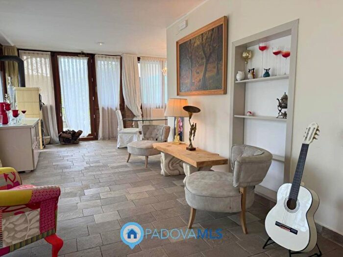 Casa quadrilocale in affitto in Via Friuli, Paltana Mandria, Padova