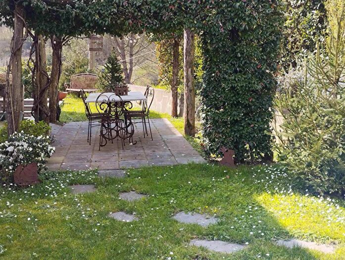 Casa con 6 locali in vendita in Beverino