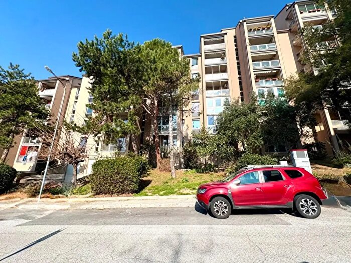 Appartamento trilocale in vendita in Trieste