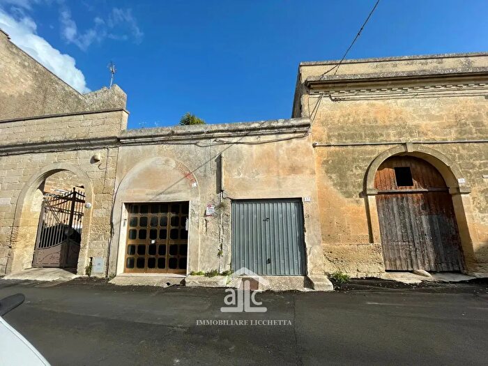 Casa trilocale in vendita in Via Lizzanello, Lizzanello