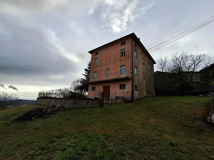 Casa con 8 locali in vendita in Località Monterotto, Montecopiolo