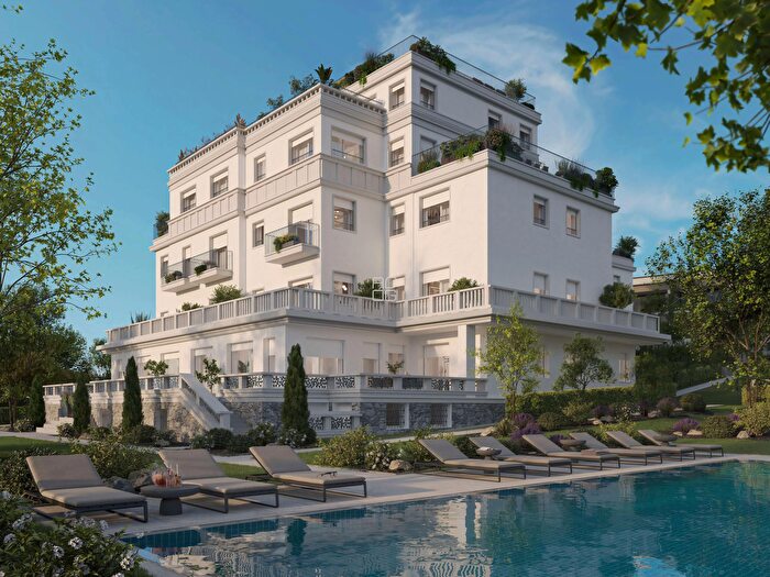 Appartamento bilocale in vendita in Via Lungolago C Battisti, Desenzano Del Garda