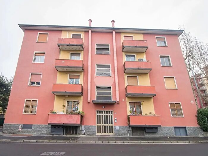 Appartamento trilocale in vendita in Via Alessandro Volta, Garbagnate Milanese