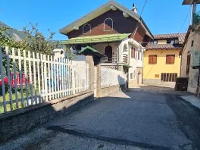 Casa con 5 locali in vendita in Via Torri, Demonte