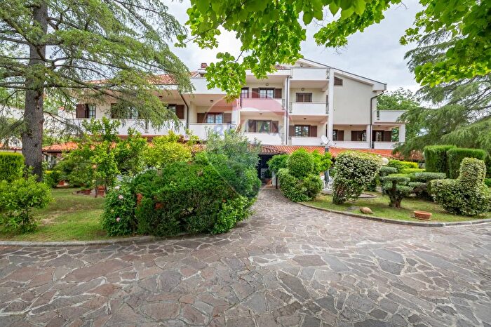 Casa con 15 locali in vendita in Contrada Colle Cucco, Bucchianico