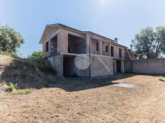 Casa quadrilocale in vendita in Via Marcello Paris, Monterosi