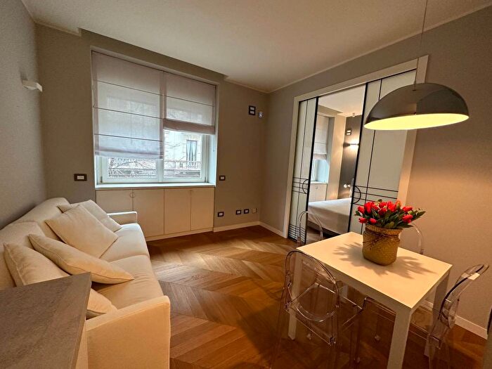 Appartamento bilocale in affitto in Via Sandro Sandri, Turati, Milano