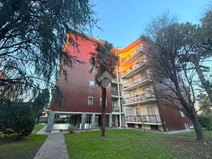 Appartamento trilocale in vendita in Via Monte Grappa, Rho