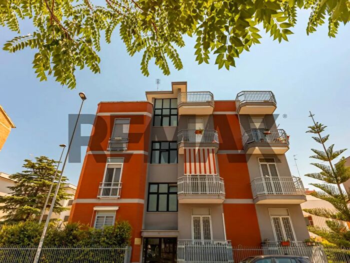 Appartamento trilocale in vendita in Via Saverio Lioce, Bari