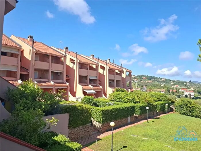 Appartamento trilocale in vendita in Via Toti, Loano