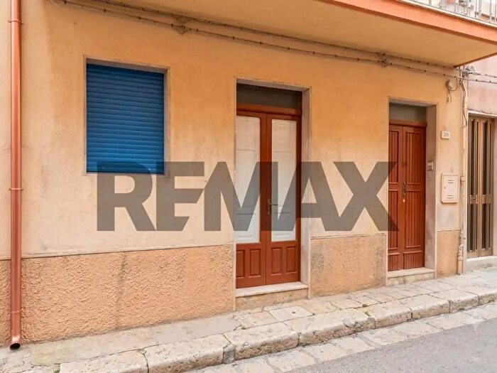 Casa con 9 locali in vendita in Via Colonnello UMaddalena, Ragusa