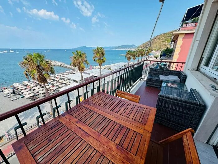 Appartamento quadrilocale in vendita in Lungomare Descalzo, Sestri Levante