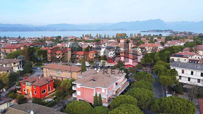 Appartamento trilocale in vendita in Via Colombare, Sirmione