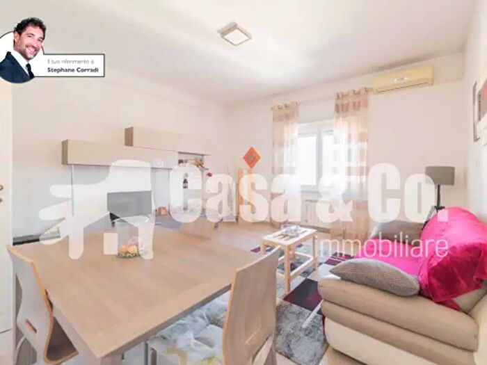 Appartamento trilocale in vendita in Via Val di Cogne, Roma