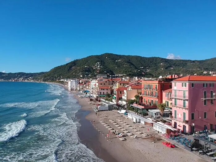 Appartamento quadrilocale in vendita in Alassio