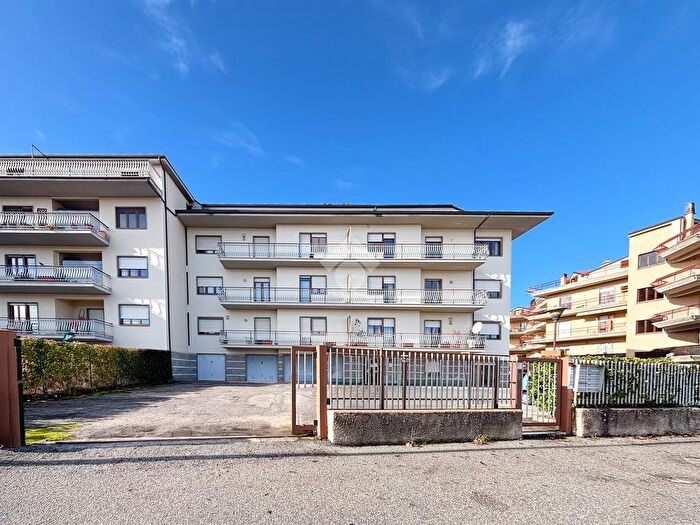 Appartamento quadrilocale in vendita in Via Montorio al Vomano, LAquila