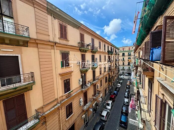 Appartamento trilocale in vendita in Napoli