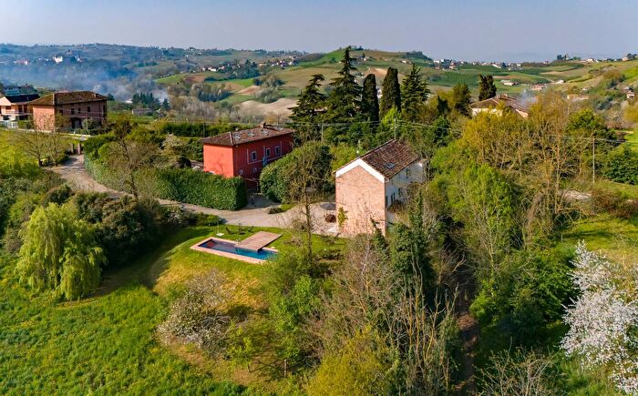 Casa con 12 locali in vendita in Strada San Carlo, Costigliole DAsti