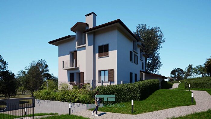 Appartamento trilocale in vendita in Cunardo