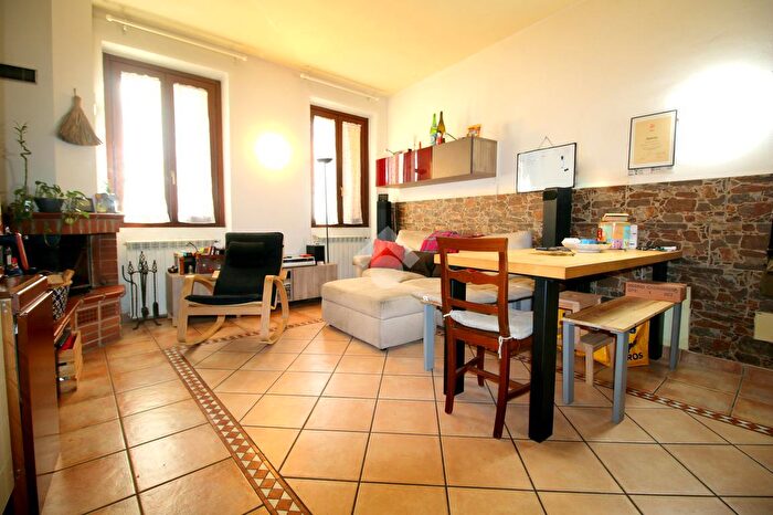 Appartamento trilocale in vendita in Via Trieste, Caronno Pertusella