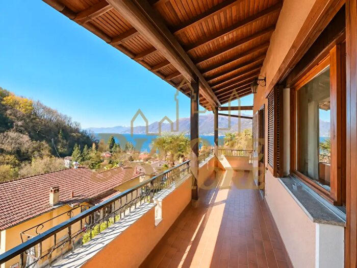 Casa con 11 locali in vendita in Via a Bertoni, Luino