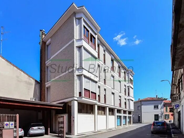 Appartamento quadrilocale in vendita in Via Silvio Pellico, Giussano