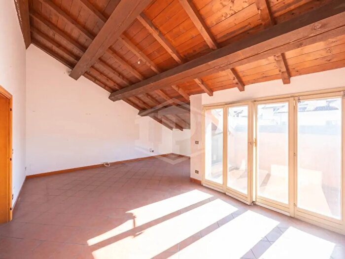 Appartamento trilocale in vendita in Via Barberia, Bologna
