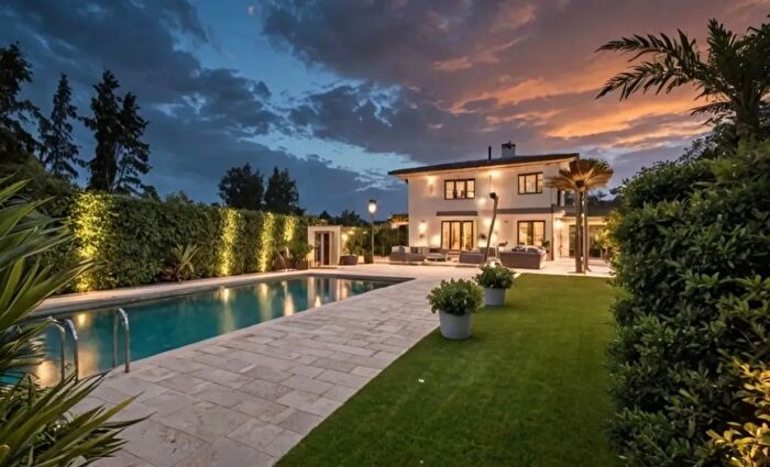 Casa con 12 locali in vendita in Forte Dei Marmi