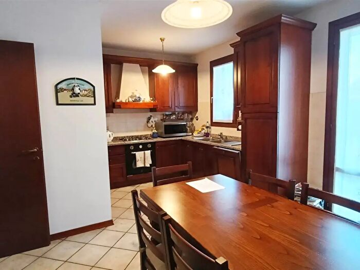 Casa con 7 locali in vendita in Via Terracini, Campi Bisenzio