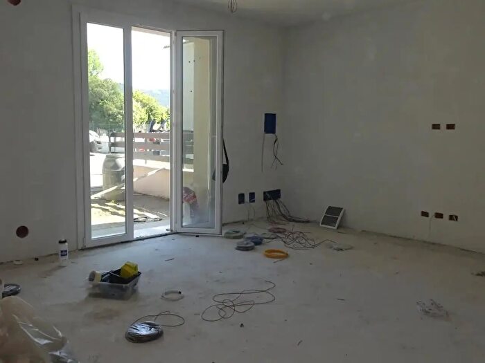 Casa trilocale in vendita in Cascina