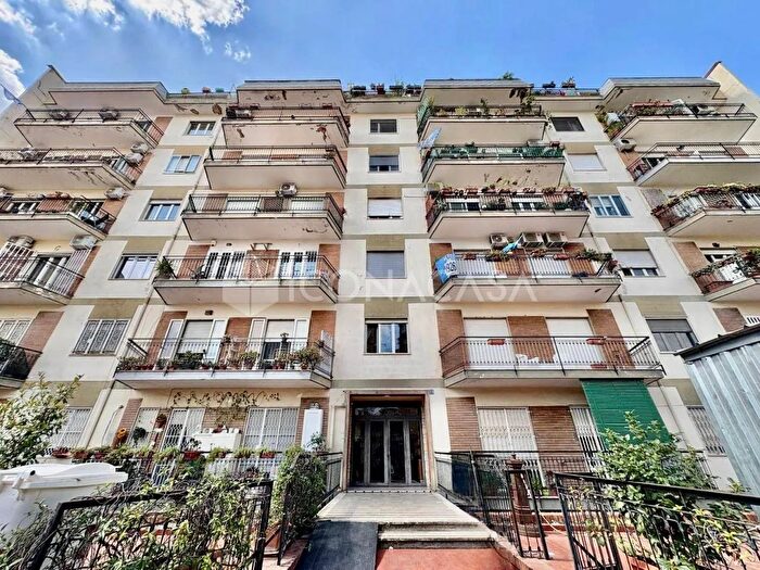 Appartamento con 5 locali in vendita in Vico delle Trone, Napoli