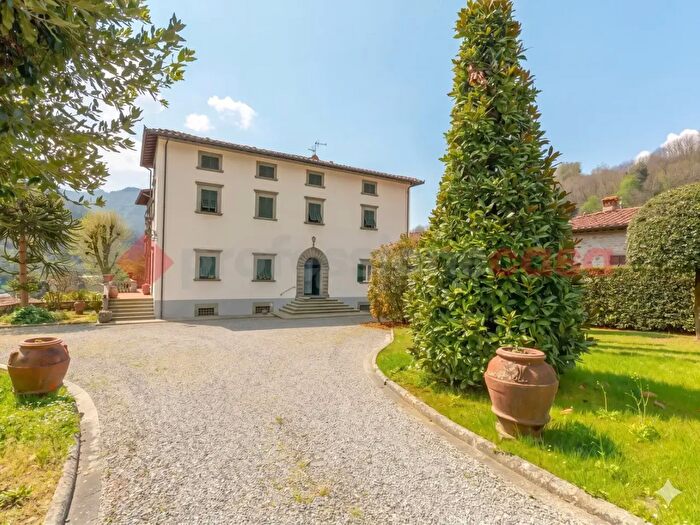 Casa con 7 locali in vendita in Via della Chiesa, Borgo A Mozzano