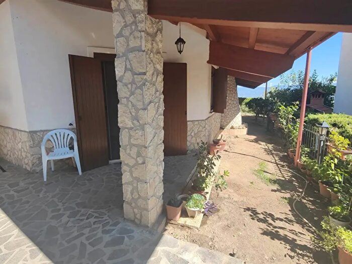 Casa con 10 locali in vendita in Mendicino