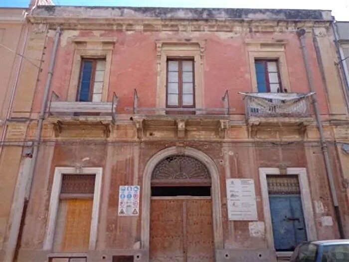 Casa con 10 locali in vendita in Via Cesare Braico Brindisi, Brindisi