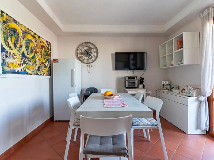 Casa con 6 locali in vendita in Alcone E Borsellino, Empoli