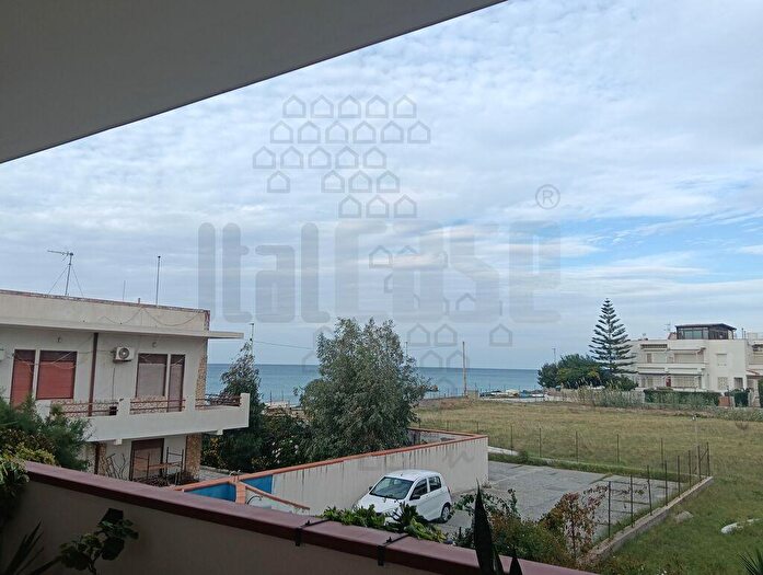 Appartamento trilocale in vendita in Via Lungomare Rodia, Messina