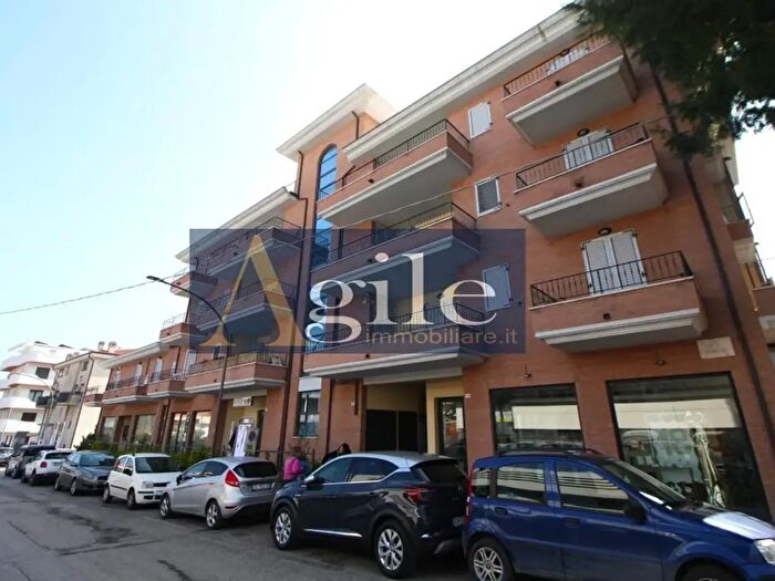 Appartamento trilocale in vendita in Via Marche, Grottammare